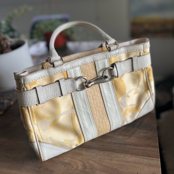 Coach Hampton Optic Signature Stripe Carryall Shoulder Bag Spring Yellow - Picture 1 of 16